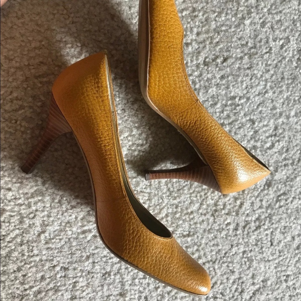 Franco Sarto 6 Heels Pumps Mustard
